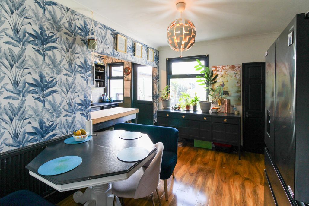 Property photo 3 of 17 Dining Room