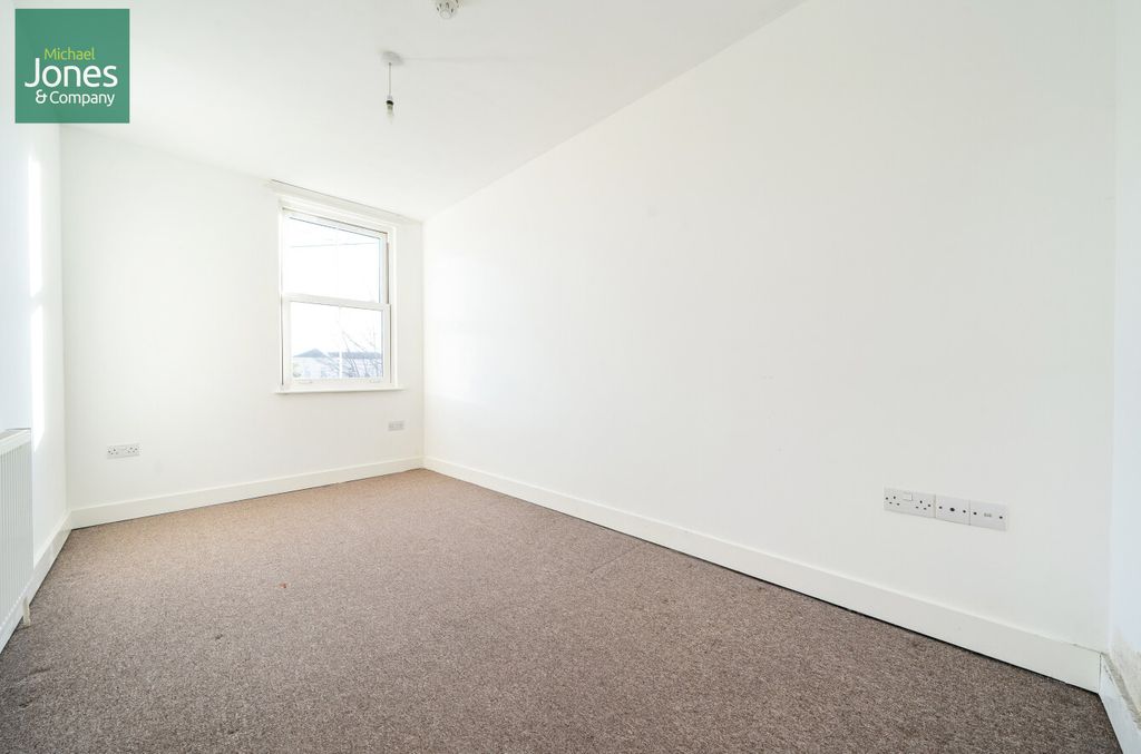 Property photo 3 of 5 Bedroom