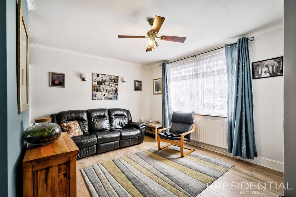 Property photo 3 of 33