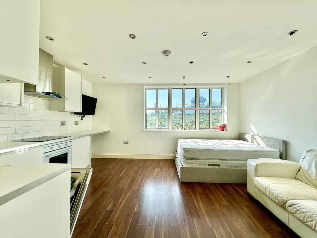 Property photo 2 of 9