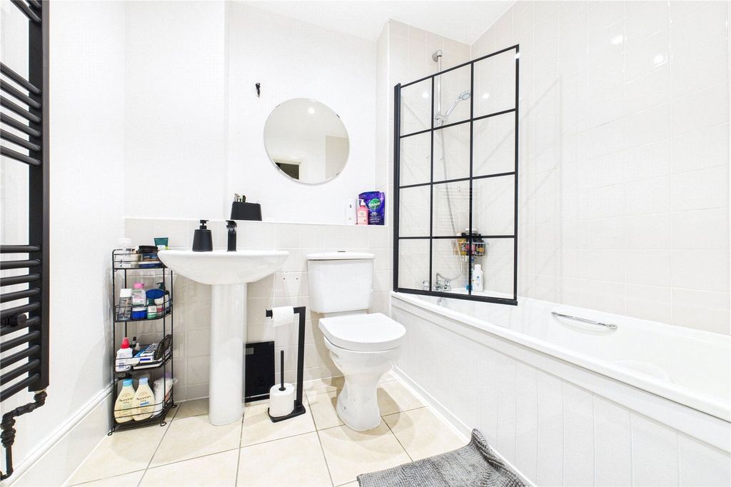 Property photo 3 of 11 Bathroom