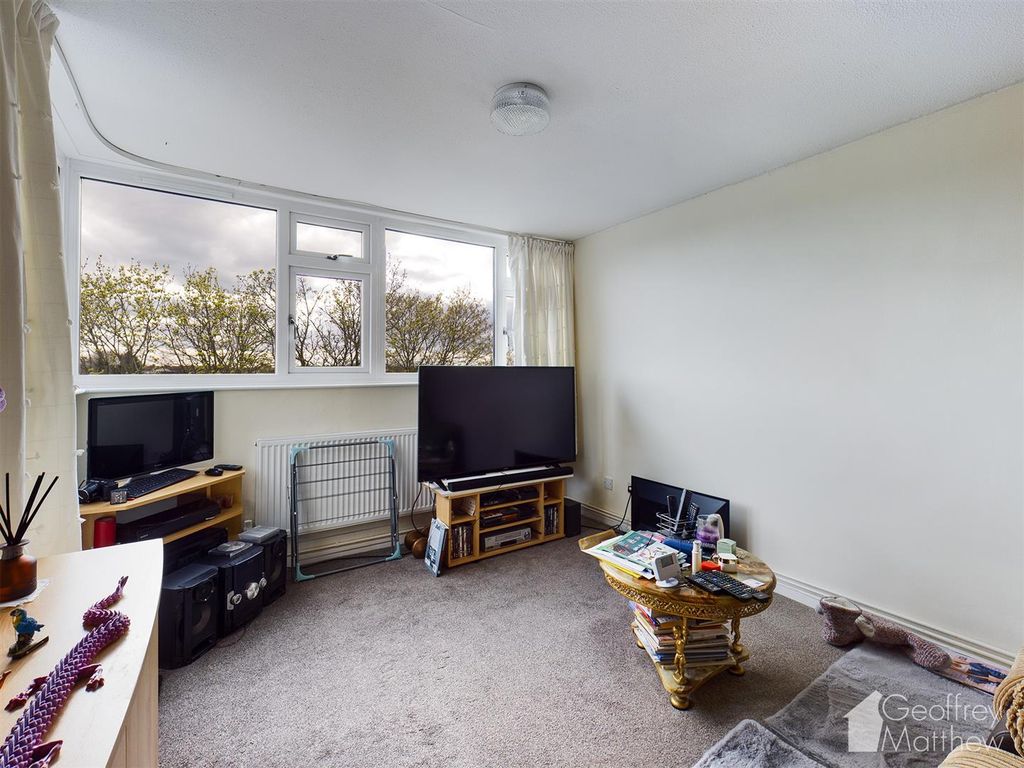 Property photo 3 of 7