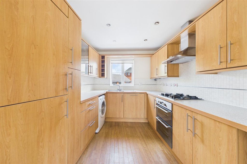 Property photo 2 of 10 7 Stratford House, Filton Avenue, Bs7