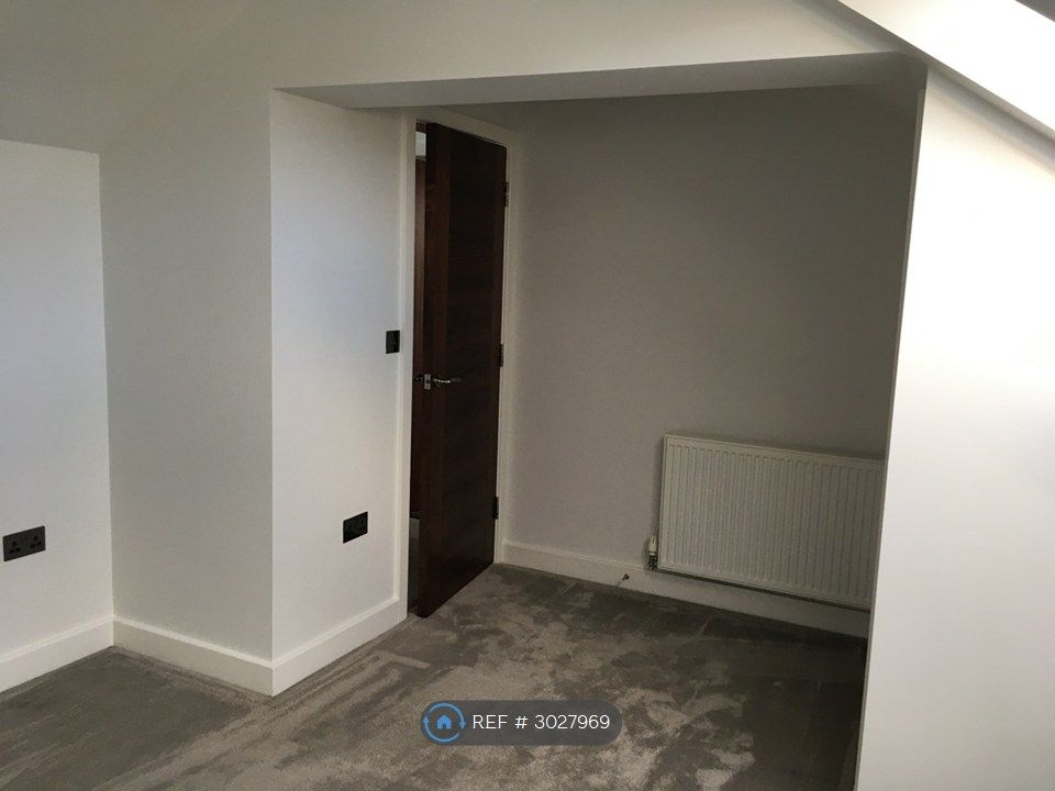 Property photo 3 of 19 Bed1
