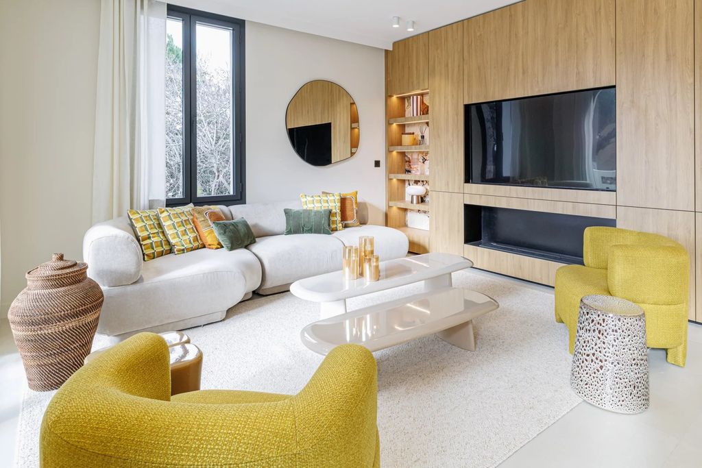 Property photo 2 of 9