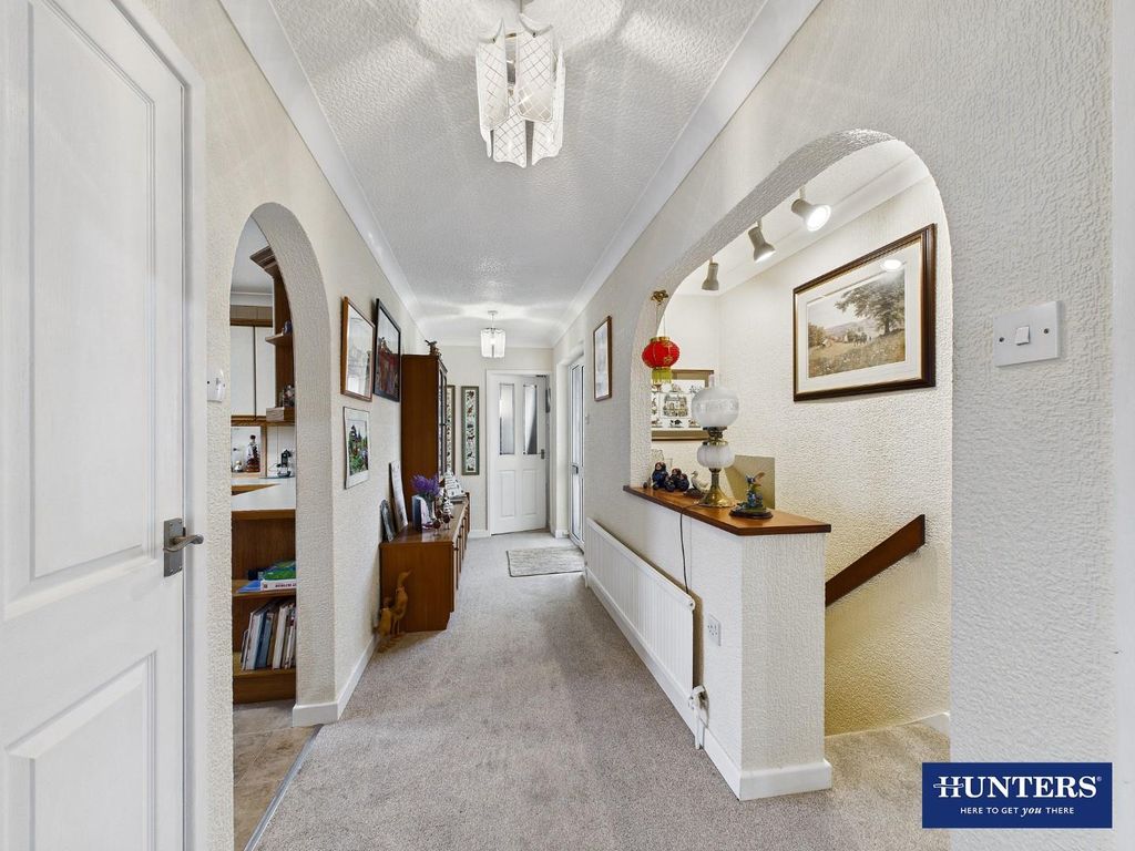 Property photo 3 of 25 Entrance Hall