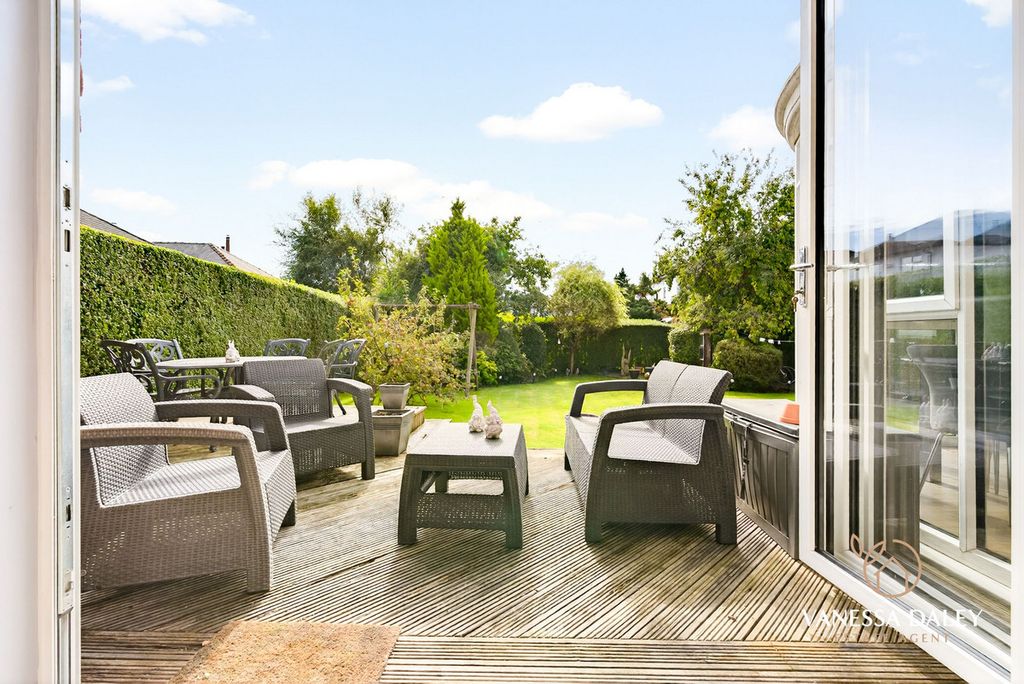 Property photo 3 of 43