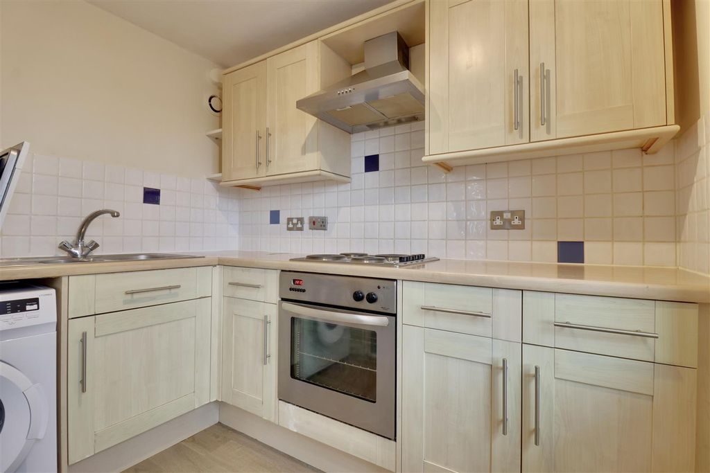 Property photo 3 of 11 2Fd9852C-45Af-4E88-A014-0204Eba2D0F3_1_201_A.Jpeg