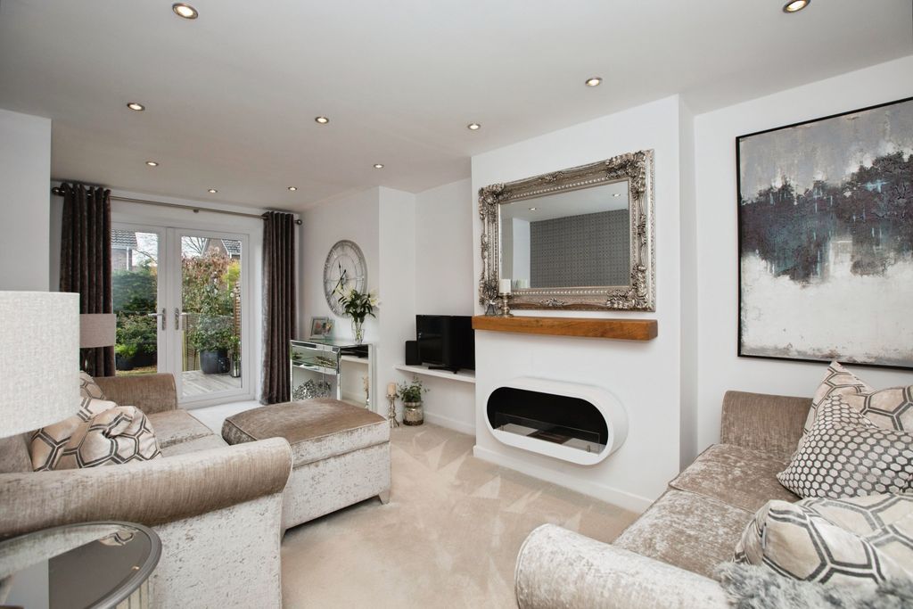 Property photo 2 of 17 Lounge