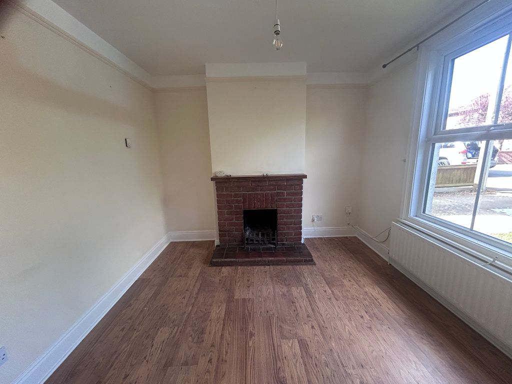 Property photo 3 of 30 Lounge