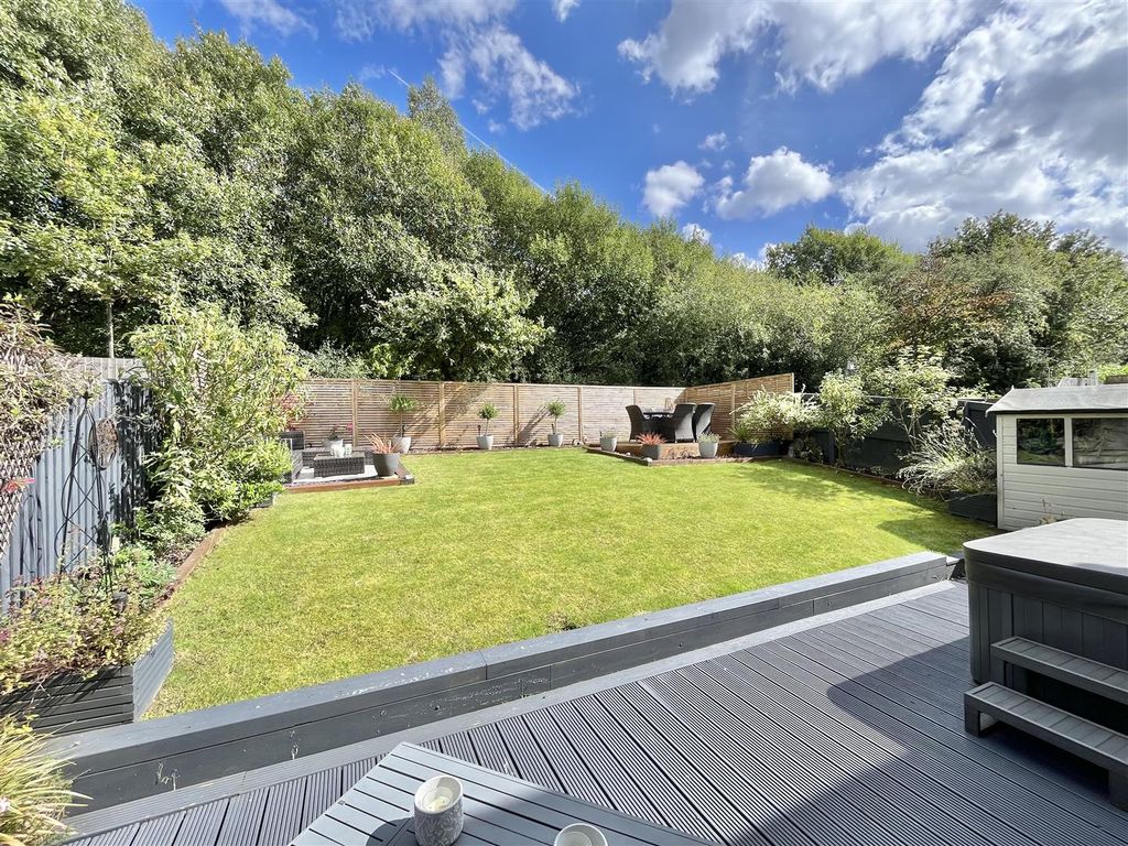 Property photo 2 of 22 Gardens
