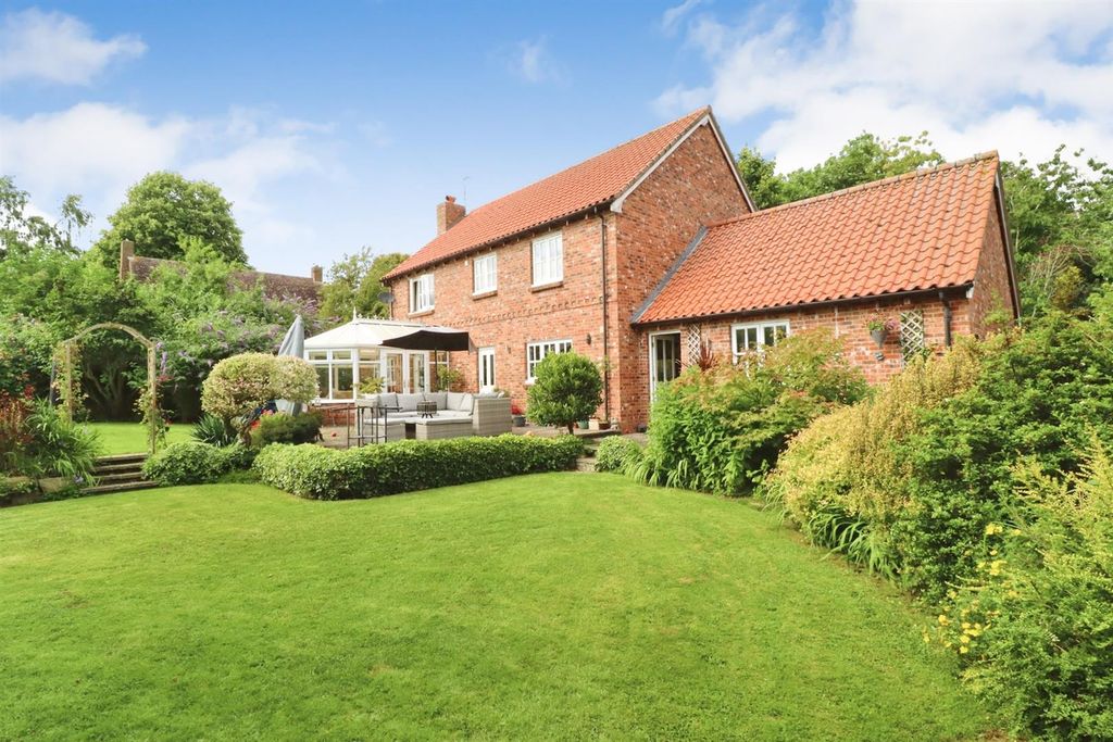 Property photo 1 of 34 Externally