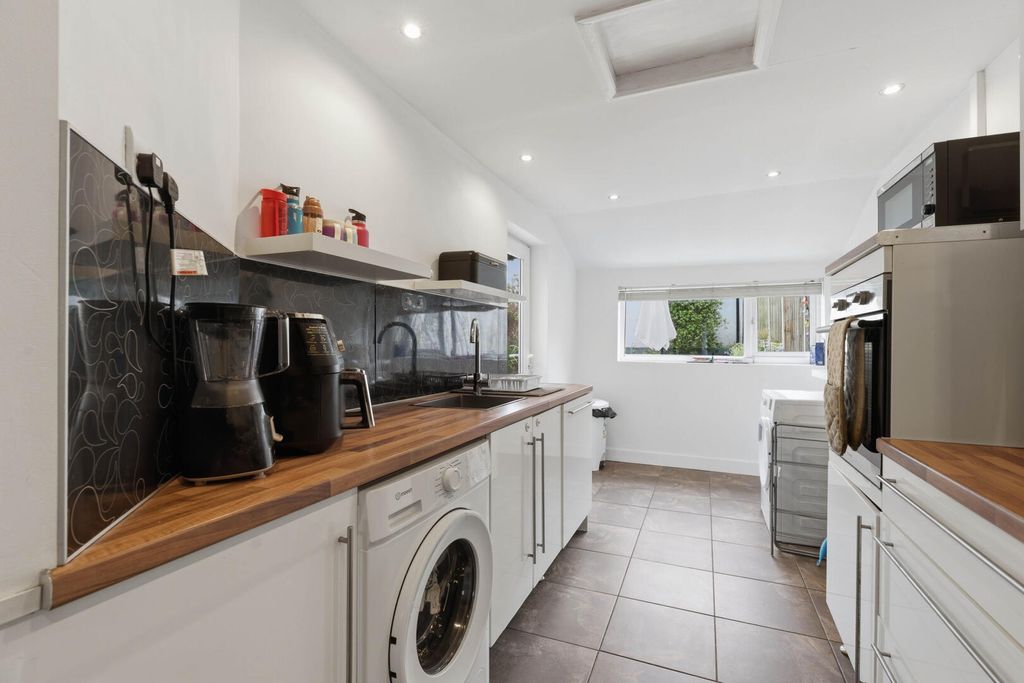 Property photo 3 of 22 Kitchen