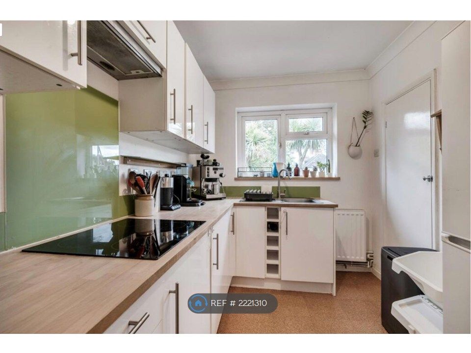 Property photo 3 of 9 Kiitchen