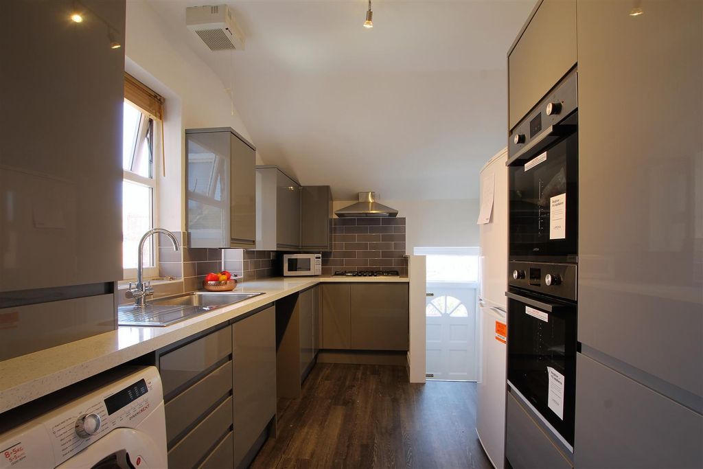 Property photo 1 of 10 184 Donc.Jpg