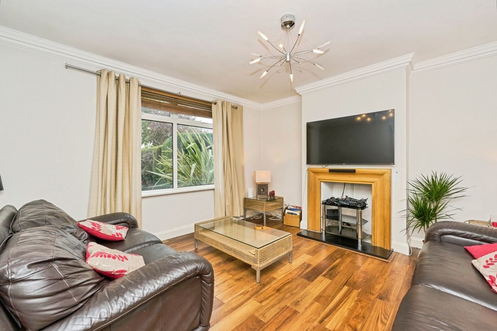 Property photo 2 of 17 Photo