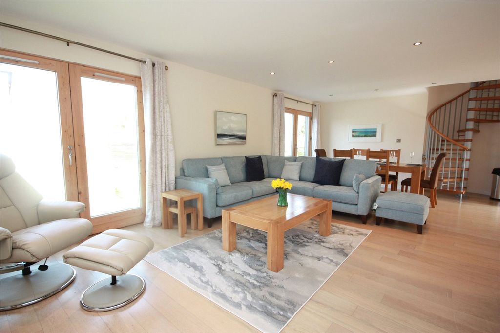 Property photo 3 of 22 Open Plan