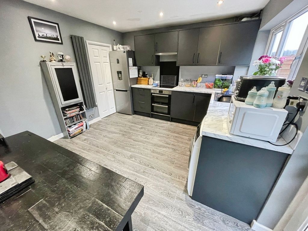 Property photo 2 of 19 Kitchen/Diner