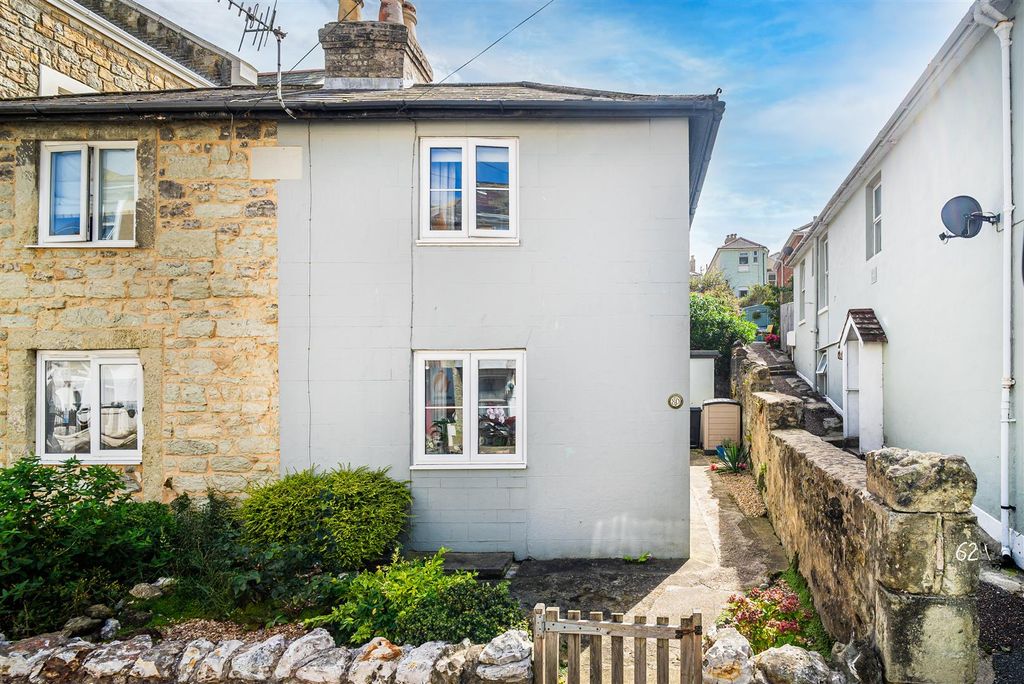 Property photo 2 of 20