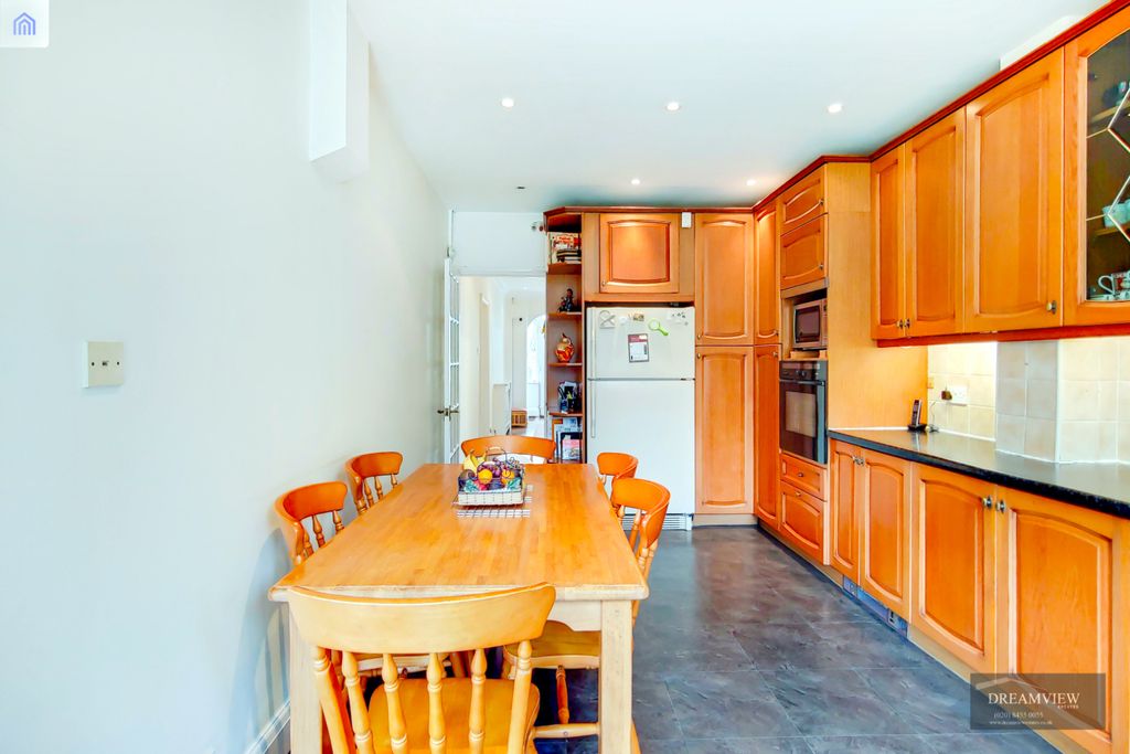 Property photo 3 of 19 3 Kitchen-0