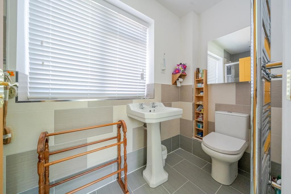 Property photo 2 of 19 Bathroom
