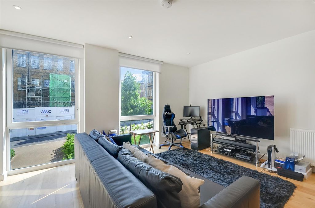 Property photo 3 of 12 Lounge Area_Pic_ (1).Jpg