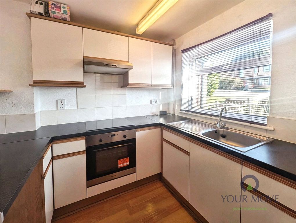 Property photo 3 of 9 Kitchen