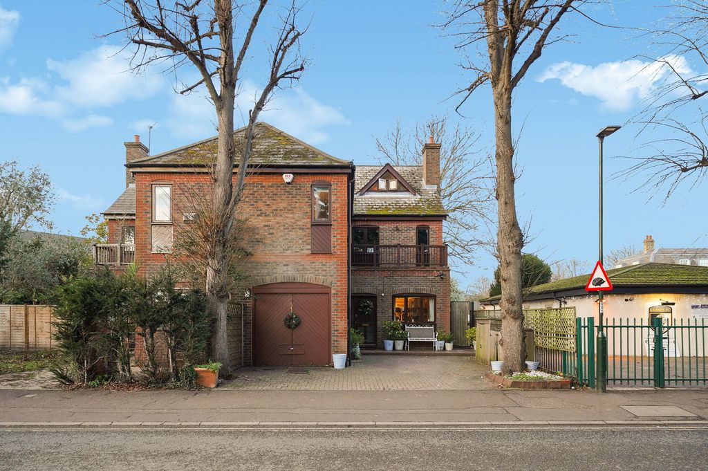 Property photo 1 of 21