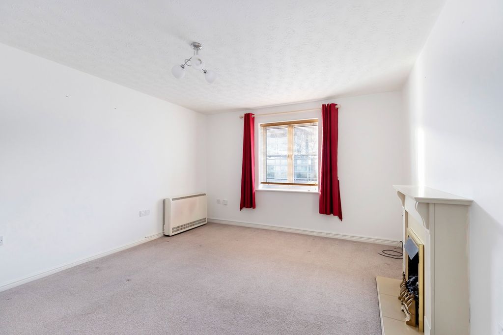 Property photo 2 of 8