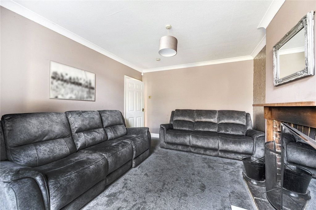 Property photo 3 of 33 Sitting Room