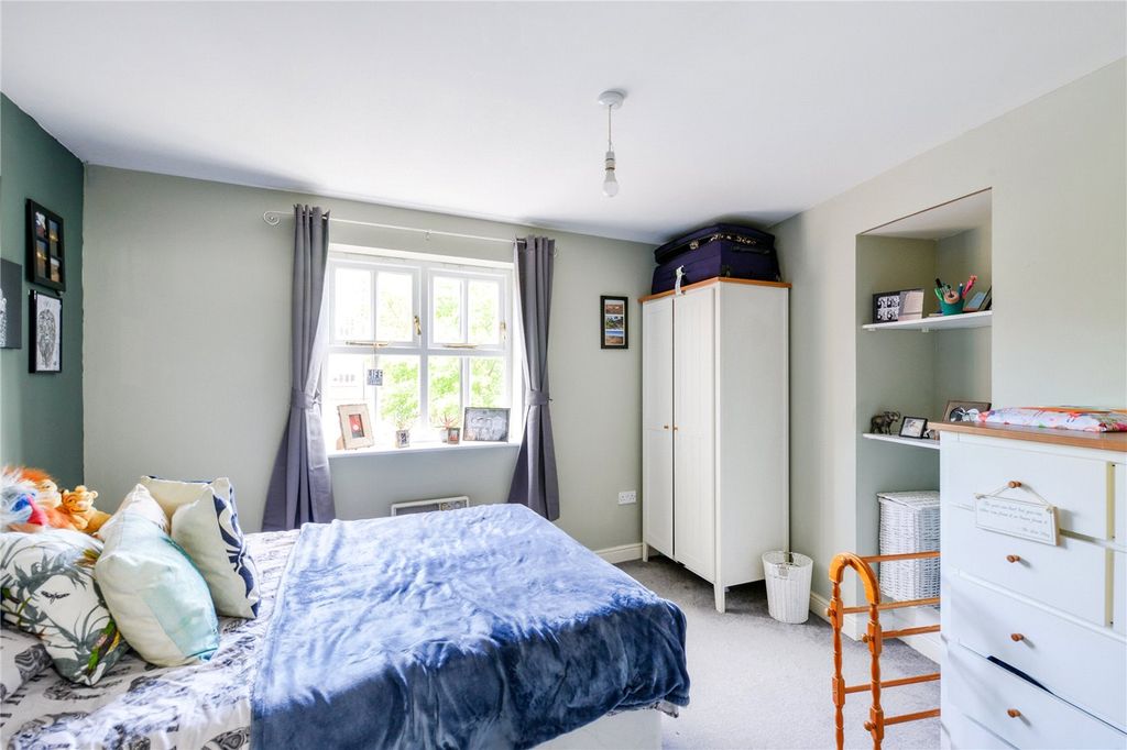 Property photo 3 of 8 Bedroom