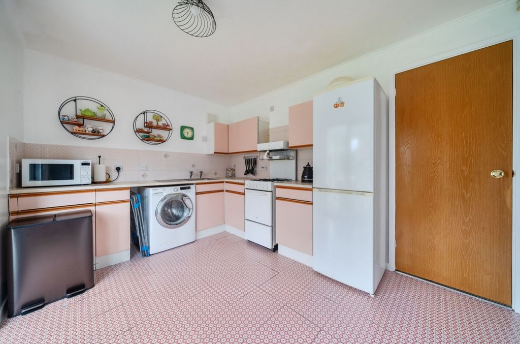 Property photo 3 of 21 1416508-11-6996E6d402153