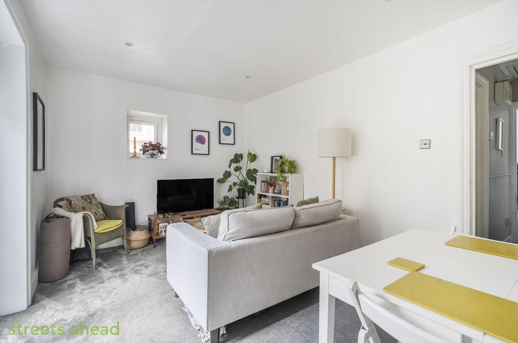 Property photo 2 of 19 8614A135-Ba82-4E6...
