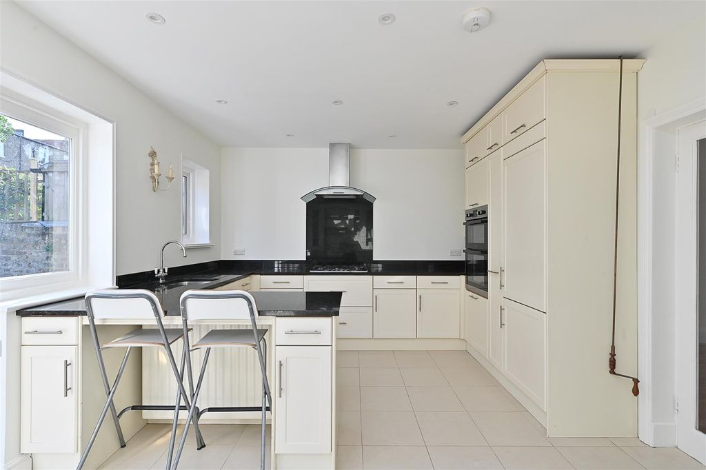 Property photo 3 of 15 33-Felden-Street06.Jpg