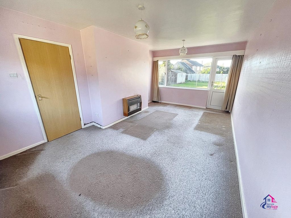 Property photo 2 of 18 Living Room