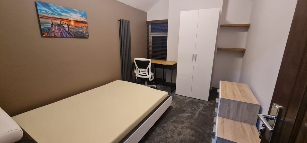 Property photo 3 of 12 48 Baglan Bedroom 2