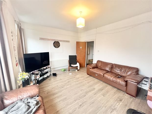 Property photo 3 of 8 Picture 3