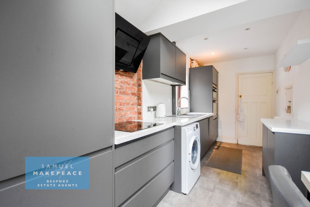 Property photo 1 of 21 Three Bedroom Semi Detached Property