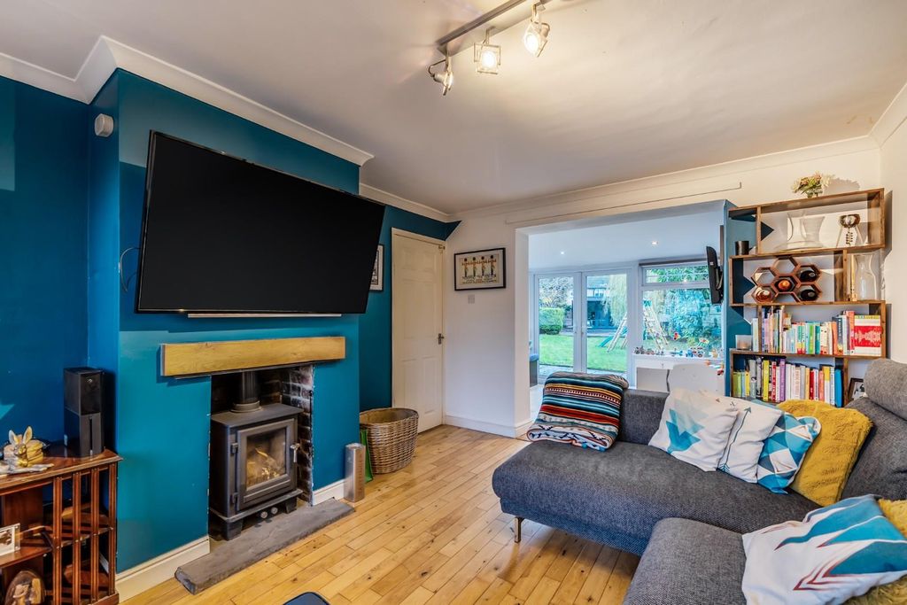 Property photo 2 of 15 Lounge (2).Jpg