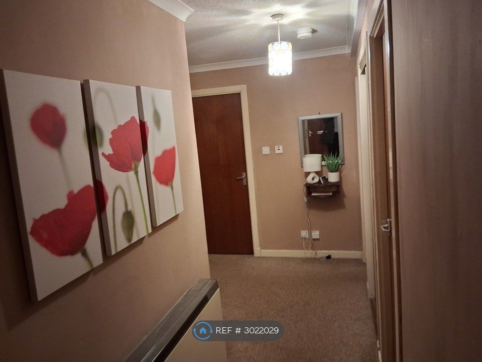 Property photo 2 of 10 Hall