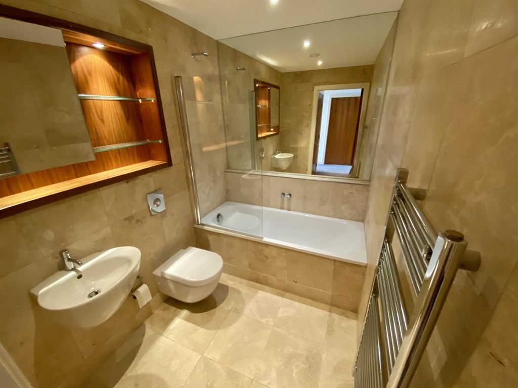 Property photo 3 of 8 Bathroom