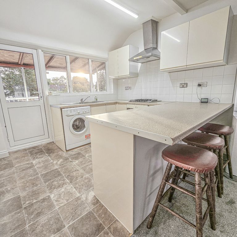 Property photo 1 of 11 Kitchen