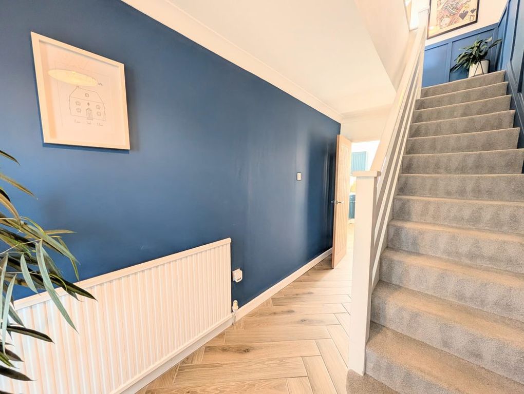 Property photo 2 of 19 Entrance Hallway