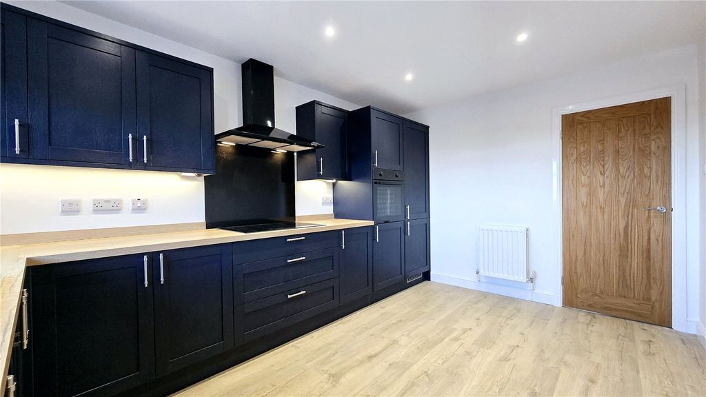 Property photo 2 of 18 Picture No. 55