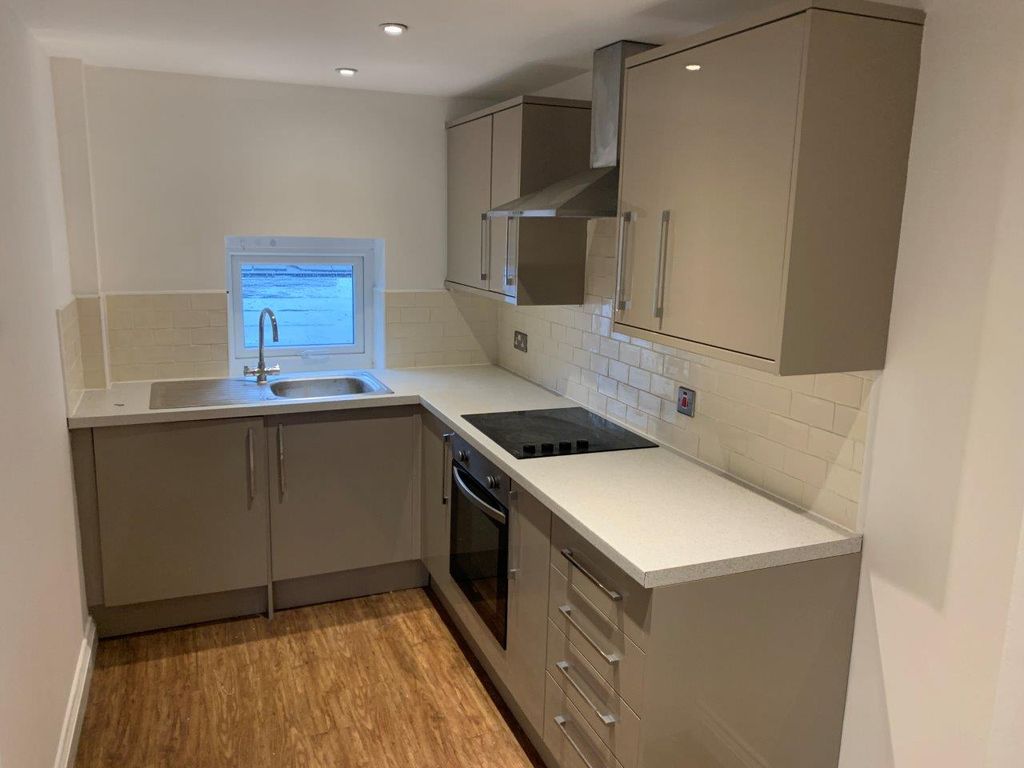 Property photo 1 of 5 Wakefield, 2 Bed Apartment To Let