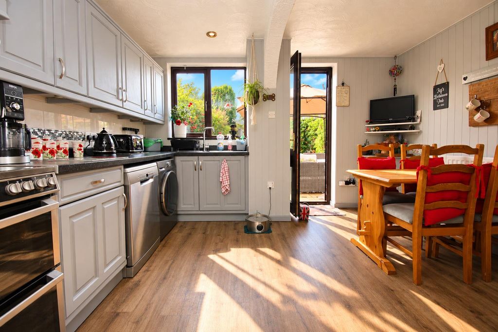 Property photo 2 of 14 Img12.Png