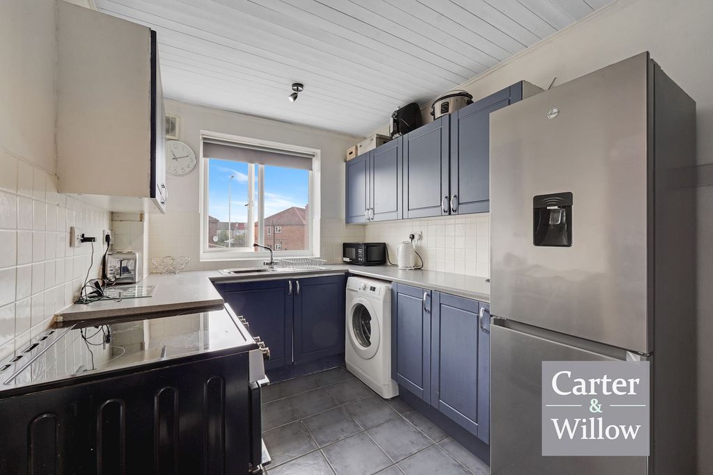 Property photo 2 of 10 Kitchen