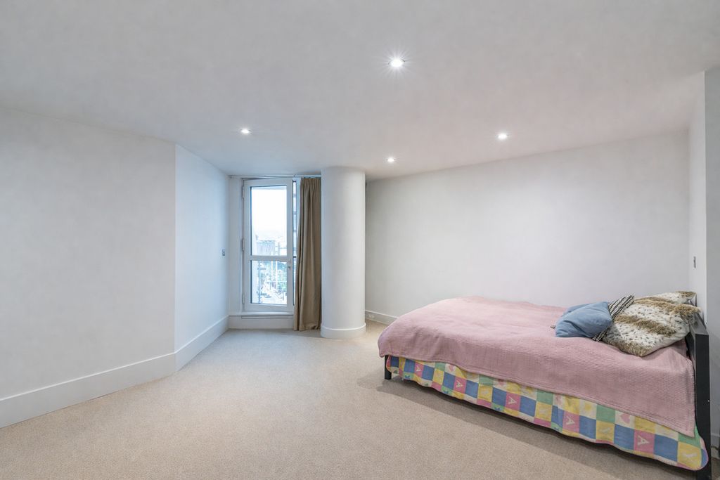 Property photo 1 of 4