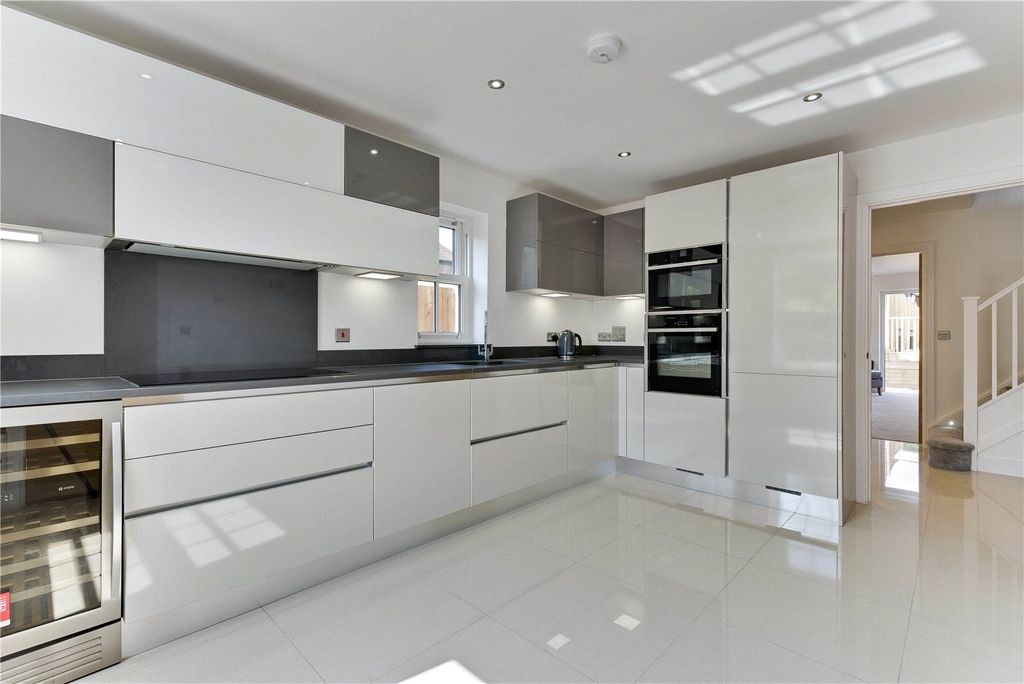 Property photo 2 of 14 Kitchen