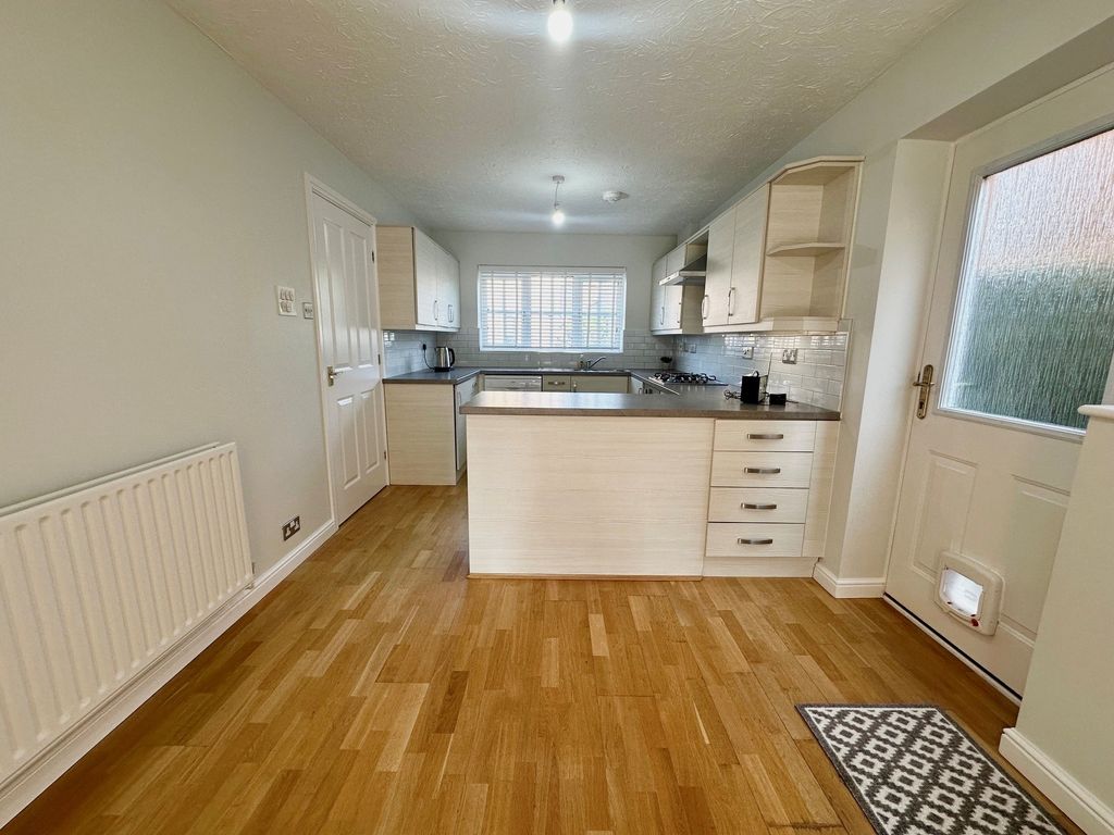 Property photo 2 of 12 Kitchen